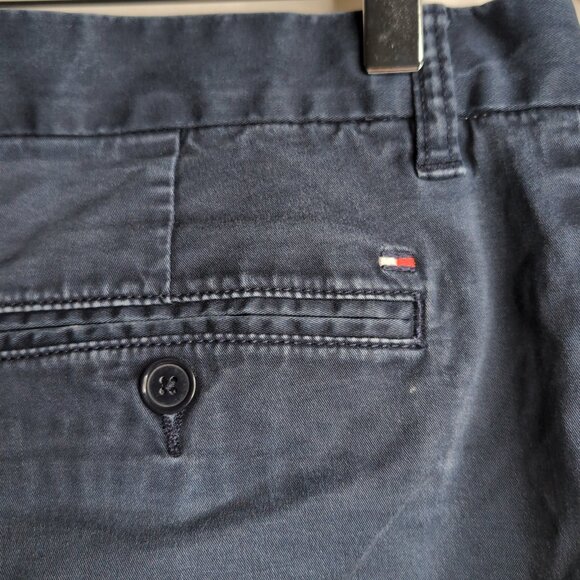 Tommy Hilfiger Men's Navy Shorts Embroidered Logo/Belt Loop, Size 34 - Picture 4 of 9